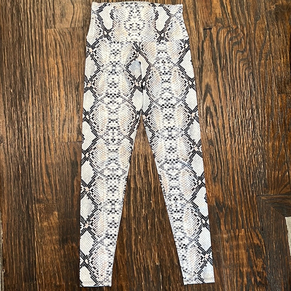 Onzie Snakeskin Print Leggings Size S/M